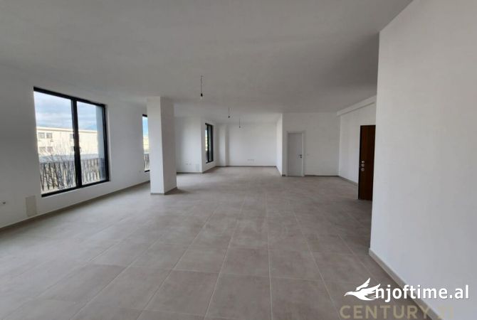 Ambient biznesi me qera 3+1 ne Tirane - 1,300 Euro