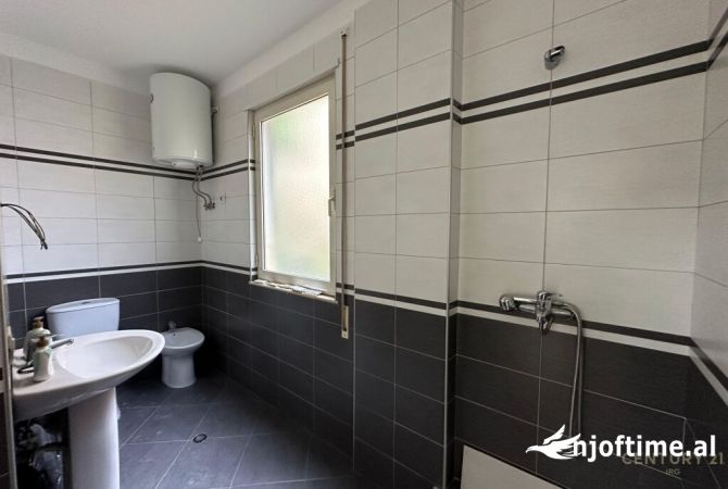 Japim mne qira ambient per zyra tek Liceu!