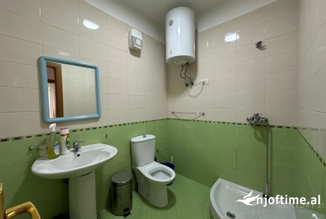 Japim mne qira ambient per zyra tek Liceu!