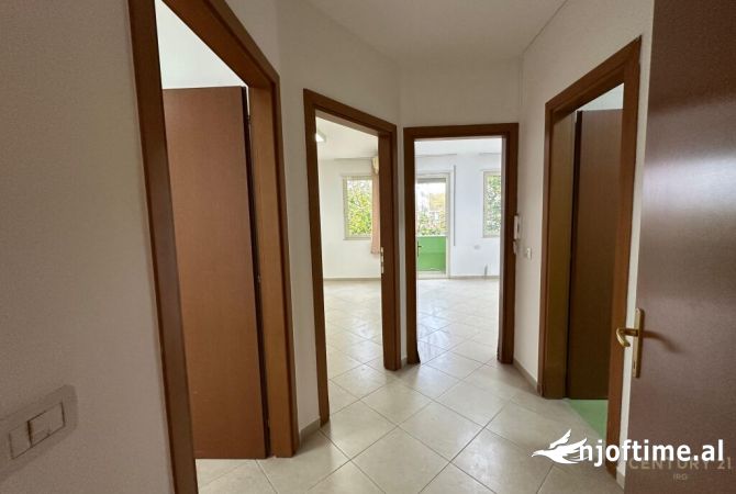 Ambient biznesi me qera 3+1 ne Tirane - 800 Euro