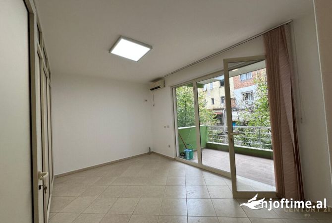 Ambient biznesi me qera 3+1 ne Tirane - 800 Euro