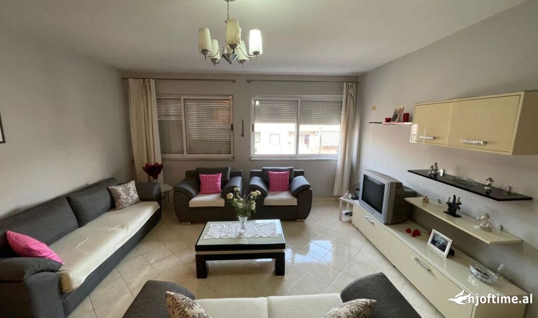 Shtepi ne shitje Apartament ne Tirane, 1+1, Mobilimi E mobiluar, Pagesa 87,000  Euro.