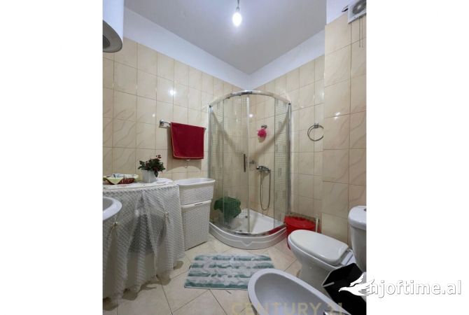 Shtepi ne shitje Apartament ne Tirane, 1+1, Mobilimi E mobiluar, Pagesa 87,000  Euro.