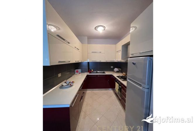 Shtepi ne shitje Apartament ne Tirane, 1+1, Mobilimi E mobiluar, Pagesa 87,000  Euro.