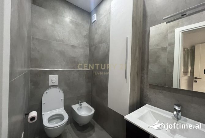 Shtepi me qera Apartament ne Tirane, 3+1, Mobilimi E mobiluar, Pagesa 2,000  Euro.