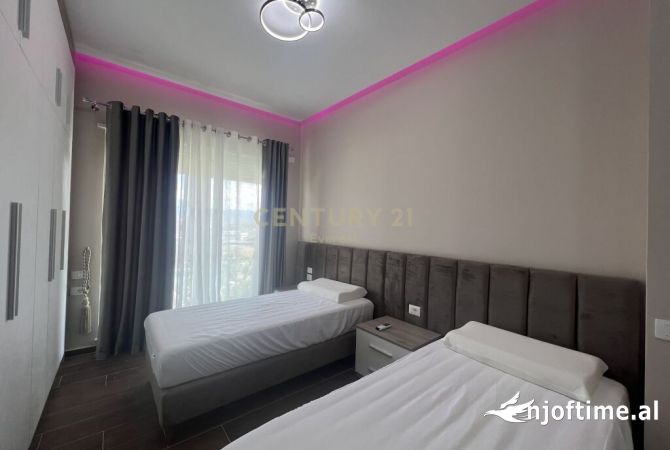 Shtepi me qera Apartament ne Tirane, 3+1, Mobilimi E mobiluar, Pagesa 2,000  Euro.