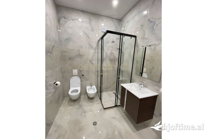 Shtepi me qera Apartament ne Tirane, 3+1, Mobilimi E mobiluar, Pagesa 2,000  Euro.