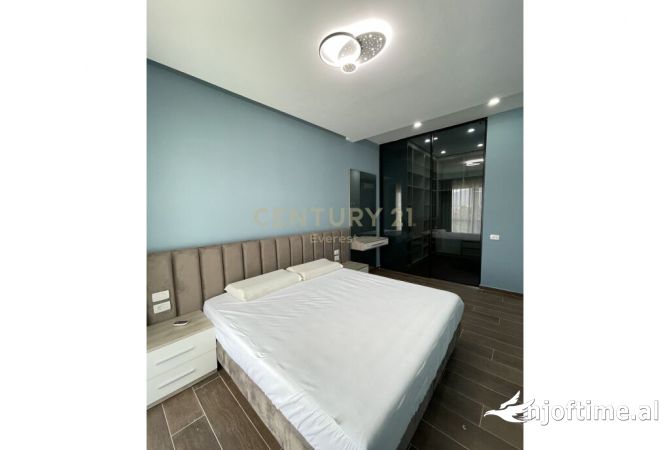 Shtepi me qera Apartament ne Tirane, 3+1, Mobilimi E mobiluar, Pagesa 2,000  Euro.