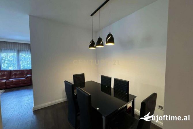 Shtepi ne shitje Apartament ne Tirane, 2+1, Mobilimi E mobiluar, Pagesa 350,000  Euro.