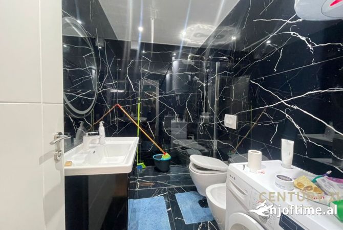 Shtepi ne shitje Apartament ne Tirane, 2+1, Mobilimi E mobiluar, Pagesa 160,000  Euro.