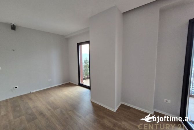 Shtepi me qera 2+1 ne Tirane - 1,900 Euro