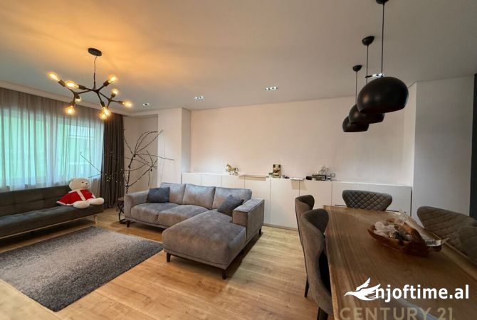 Shtepi me qera 2+1 ne Tirane - 2,000 Euro