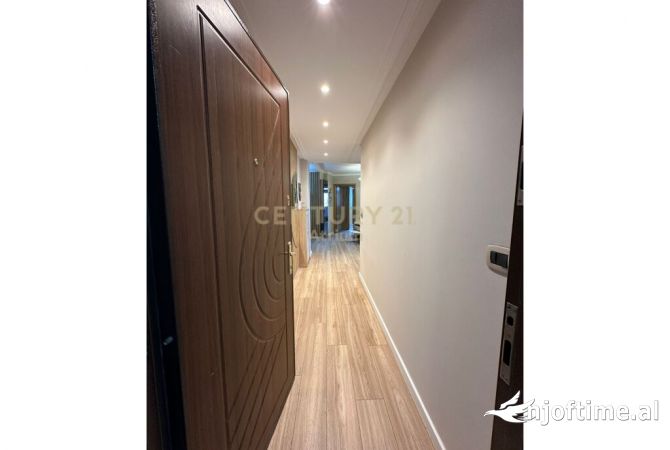 Shtepi ne shitje Apartament ne Tirane, 2+1, Mobilimi E mobiluar, Pagesa 235,000  Euro.