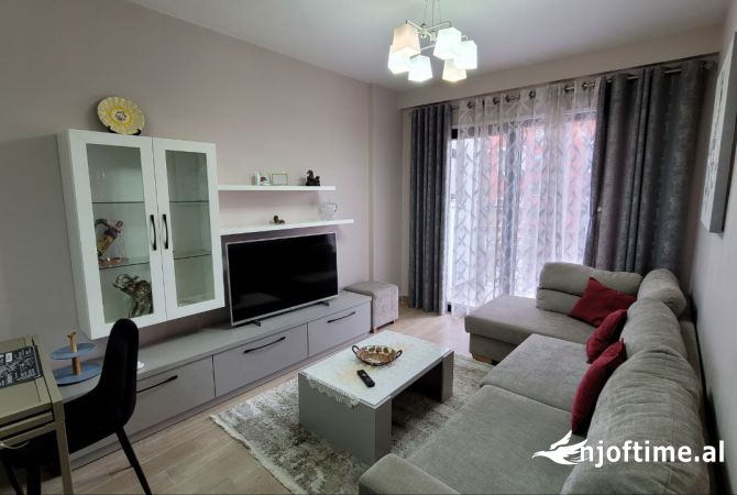 Shtepi me qera Apartament ne Tirane, 2+1, Mobilimi E mobiluar, Pagesa 650  Euro.