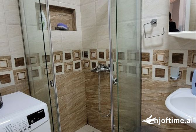 Shtepi me qera Apartament ne Tirane, 2+1, Mobilimi E mobiluar, Pagesa 650  Euro.