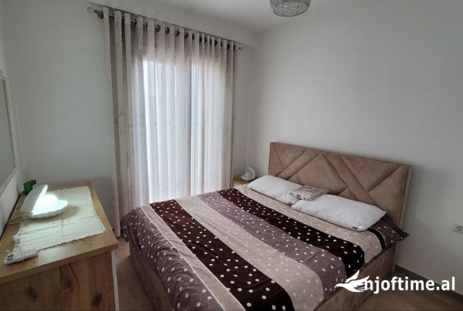 Shtepi me qera Apartament ne Tirane, 2+1, Mobilimi E mobiluar, Pagesa 650  Euro.