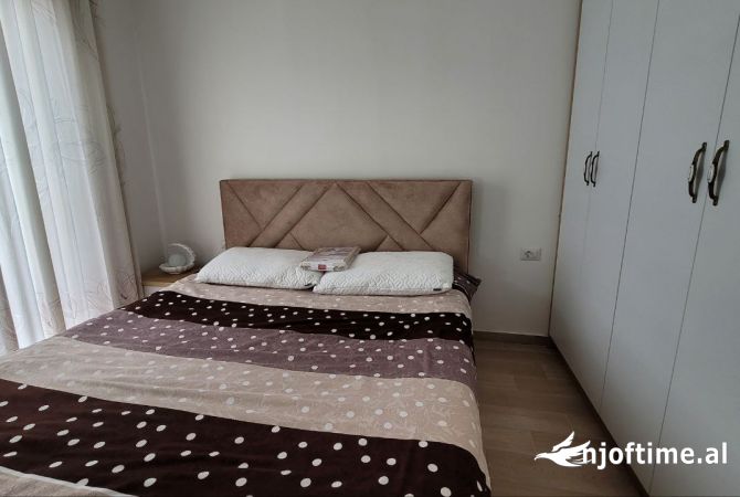 Shtepi me qera Apartament ne Tirane, 2+1, Mobilimi E mobiluar, Pagesa 650  Euro.