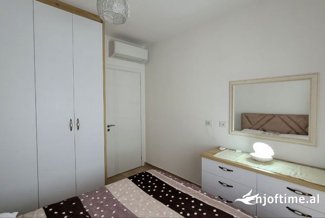 Shtepi me qera Apartament ne Tirane, 2+1, Mobilimi E mobiluar, Pagesa 650  Euro.