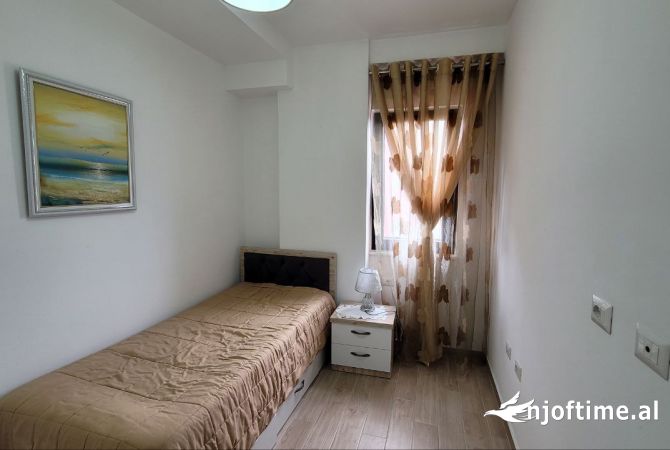 Shtepi me qera Apartament ne Tirane, 2+1, Mobilimi E mobiluar, Pagesa 650  Euro.