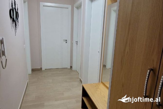 Shtepi me qera Apartament ne Tirane, 2+1, Mobilimi E mobiluar, Pagesa 650  Euro.