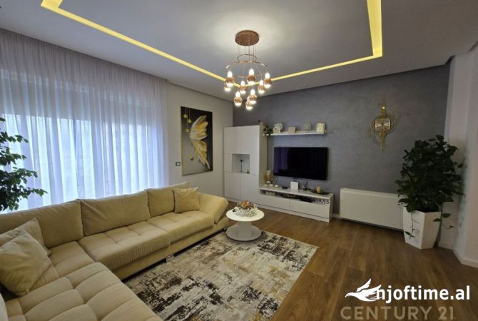 Shtepi ne shitje Apartament ne Tirane, 2+1, Mobilimi E mobiluar, Pagesa 310,000  Euro.