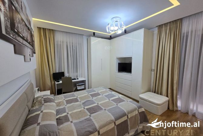 Shtepi ne shitje Apartament ne Tirane, 2+1, Mobilimi E mobiluar, Pagesa 310,000  Euro.