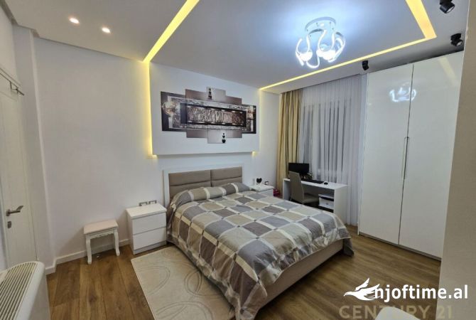 Shtepi ne shitje Apartament ne Tirane, 2+1, Mobilimi E mobiluar, Pagesa 310,000  Euro.