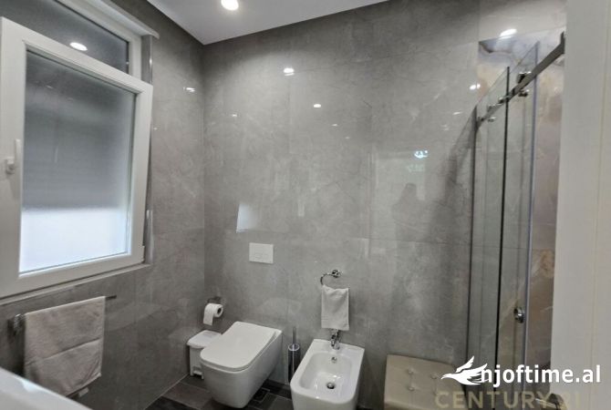 Shtepi ne shitje Apartament ne Tirane, 2+1, Mobilimi E mobiluar, Pagesa 310,000  Euro.
