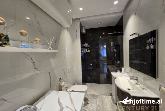 Shtepi ne shitje Apartament ne Tirane, 2+1, Mobilimi E mobiluar, Pagesa 310,000  Euro.