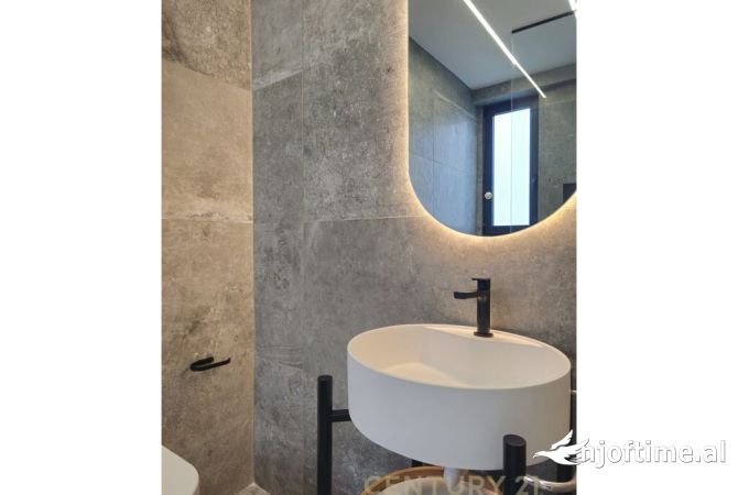 Shtepi ne shitje Apartament ne Durres, 4+1, Mobilimi E mobiluar, Pagesa 1,400,000  Euro.