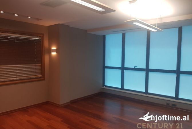 Ambient biznesi me qera 3+1 ne Tirane - 850 Euro