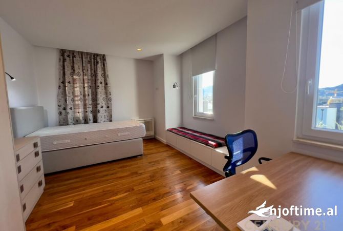 Shtepi me qera Vila Luksoze ne Tirane, 5+1, Mobilimi E mobiluar, Pagesa 4,500  Euro.