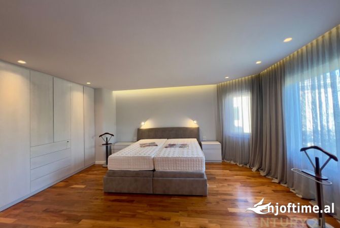 Shtepi me qera Vila Luksoze ne Tirane, 5+1, Mobilimi E mobiluar, Pagesa 4,500  Euro.