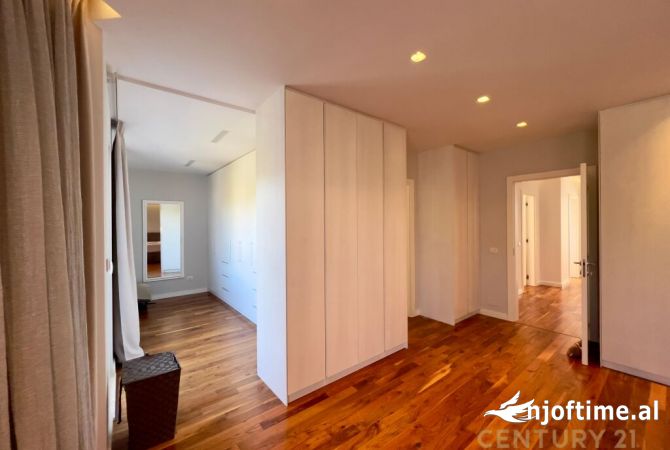 Shtepi me qera Vila Luksoze ne Tirane, 5+1, Mobilimi E mobiluar, Pagesa 4,500  Euro.