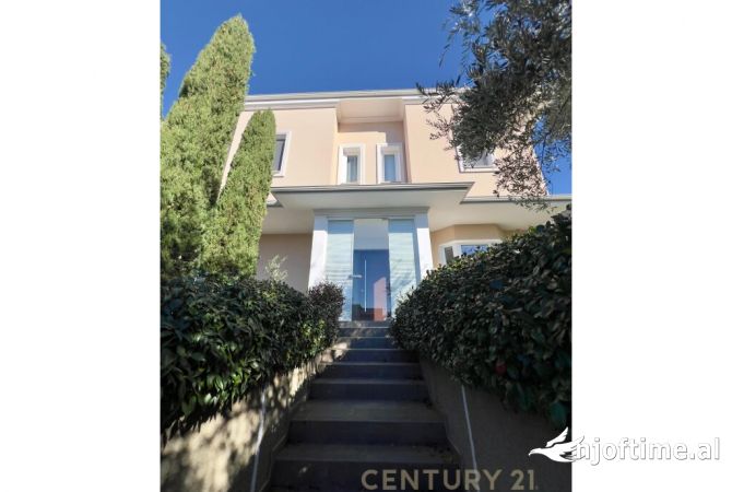 Shtepi me qera Vila Luksoze ne Tirane, 5+1, Mobilimi E mobiluar, Pagesa 4,500  Euro.