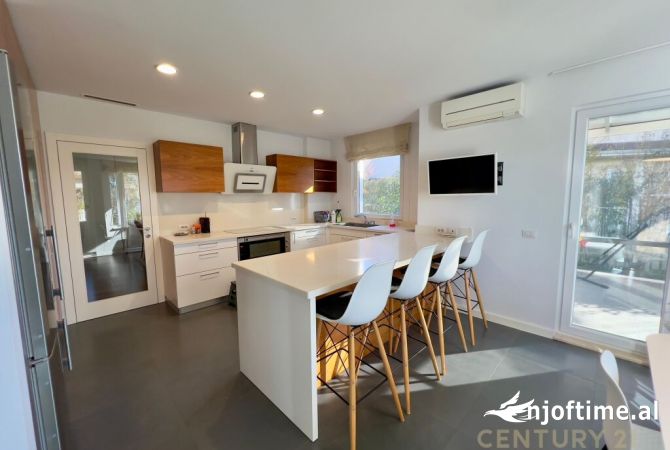 Shtepi me qera Vila Luksoze ne Tirane, 5+1, Mobilimi E mobiluar, Pagesa 4,500  Euro.