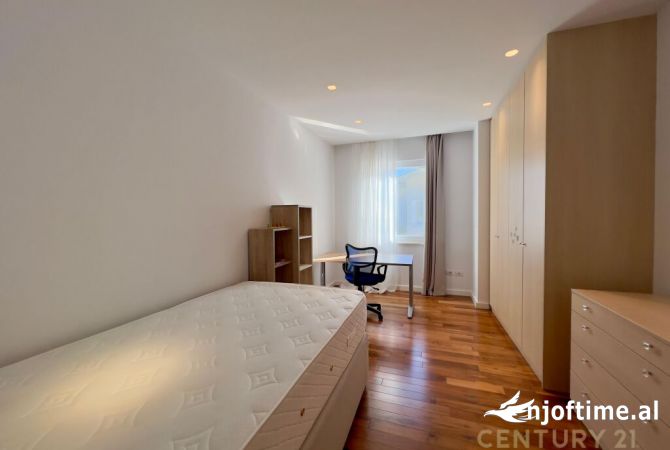 Shtepi me qera Vila Luksoze ne Tirane, 5+1, Mobilimi E mobiluar, Pagesa 4,500  Euro.