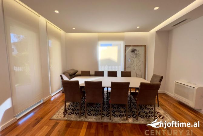 Shtepi me qera Vila Luksoze ne Tirane, 5+1, Mobilimi E mobiluar, Pagesa 4,500  Euro.