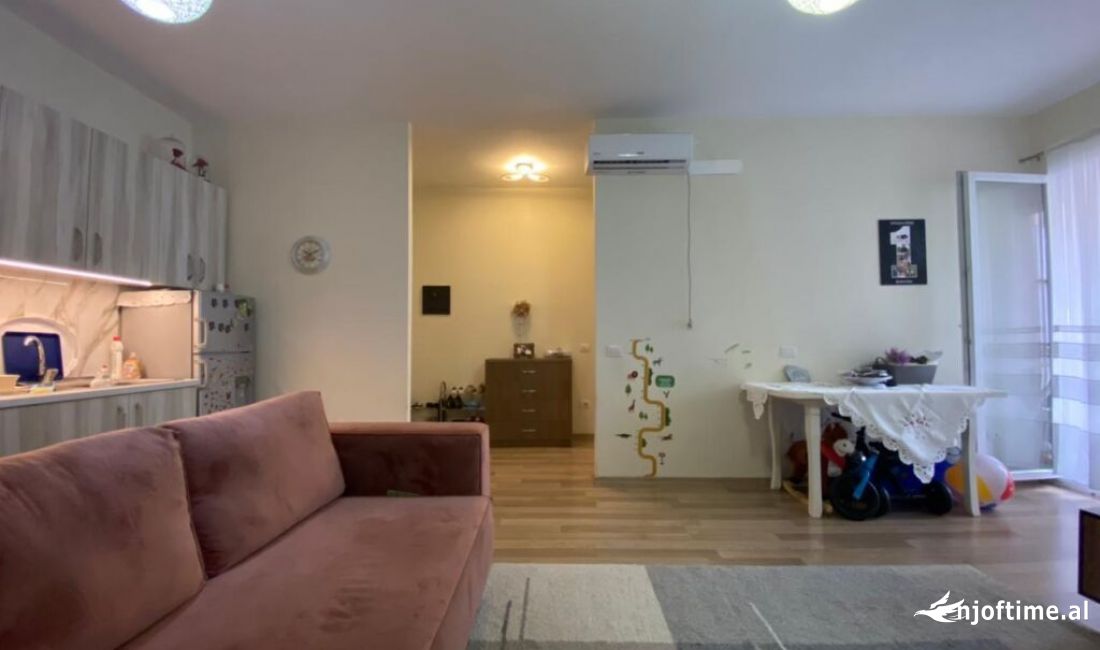 Shtepi ne shitje Apartament ne Tirane, 2+1, Mobilimi E mobiluar, Pagesa 130,000  Euro.