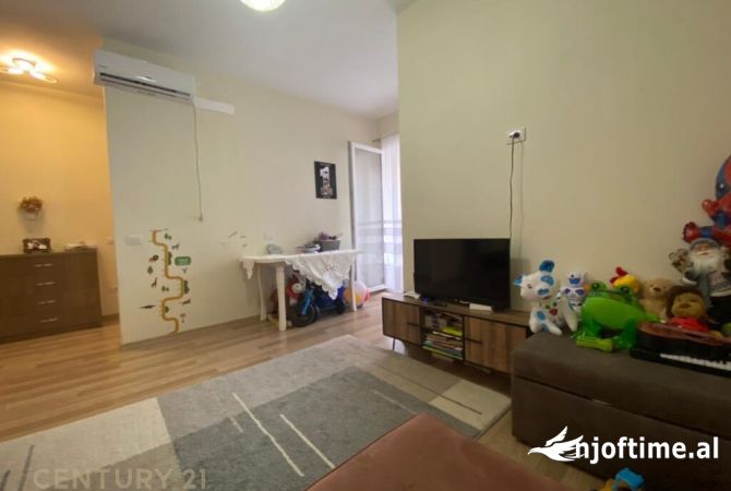 Shtepi ne shitje Apartament ne Tirane, 2+1, Mobilimi E mobiluar, Pagesa 130,000  Euro.