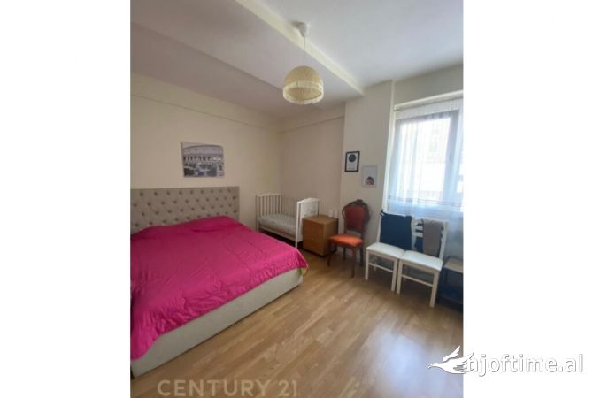 Shtepi ne shitje Apartament ne Tirane, 2+1, Mobilimi E mobiluar, Pagesa 130,000  Euro.