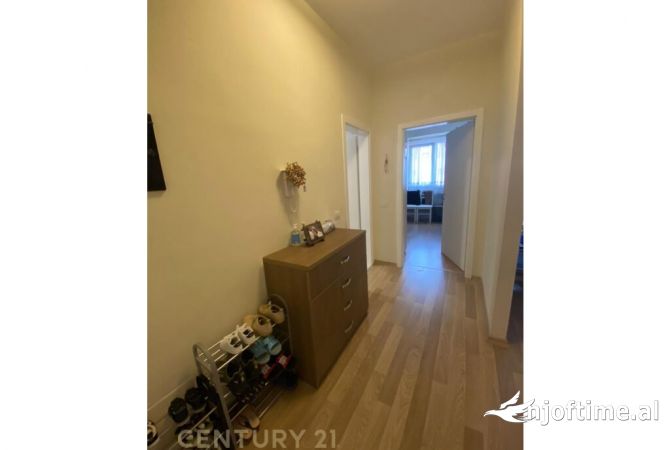 Shtepi ne shitje Apartament ne Tirane, 2+1, Mobilimi E mobiluar, Pagesa 130,000  Euro.