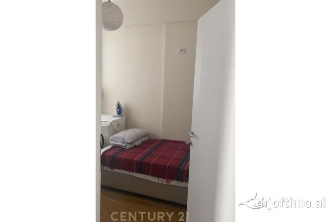Shtepi ne shitje Apartament ne Tirane, 2+1, Mobilimi E mobiluar, Pagesa 130,000  Euro.