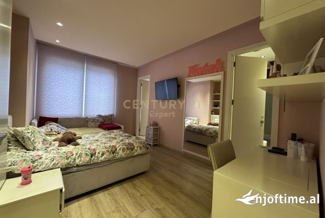 Shtepi ne shitje Apartament ne Tirane, 4+1, Mobilimi E mobiluar, Pagesa 440,000  Euro.
