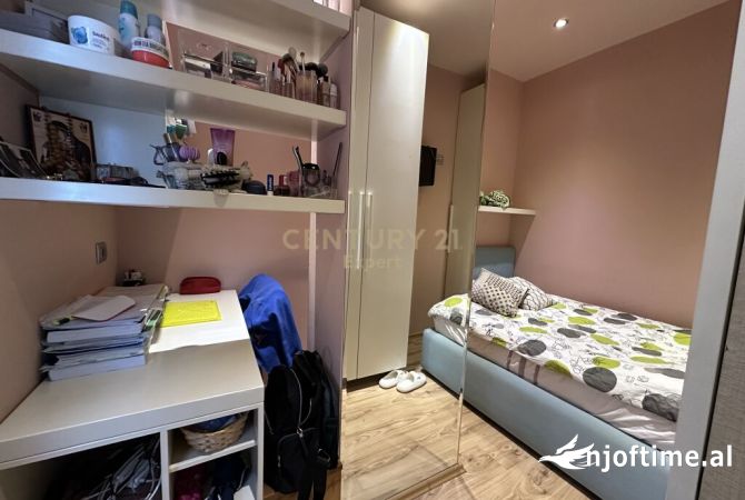 Shtepi ne shitje Apartament ne Tirane, 4+1, Mobilimi E mobiluar, Pagesa 440,000  Euro.