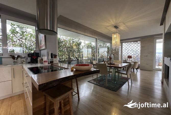 Shtepi ne shitje Apartament ne Tirane, 4+1, Mobilimi E mobiluar, Pagesa 440,000  Euro.