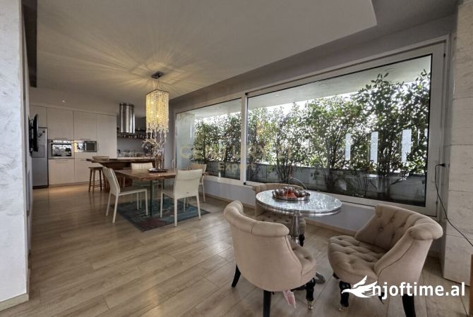 Shtepi ne shitje Apartament ne Tirane, 4+1, Mobilimi E mobiluar, Pagesa 440,000  Euro.