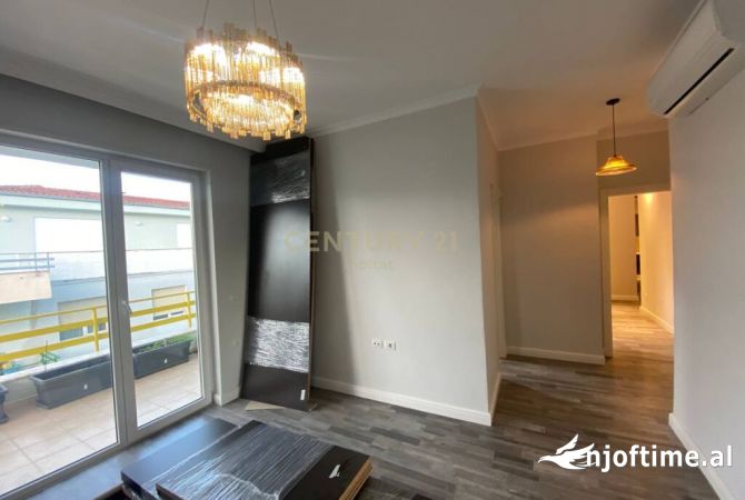 Shtepi ne shitje Apartament ne Tirane, 2+1, Mobilimi E mobiluar, Pagesa 230,000  Euro.