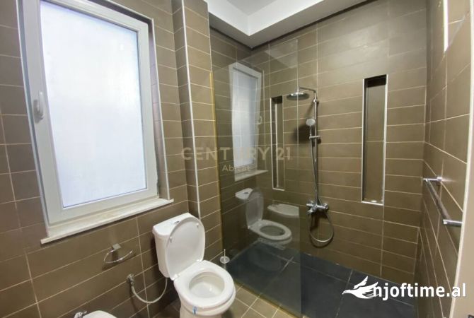 Shtepi ne shitje Apartament ne Tirane, 2+1, Mobilimi E mobiluar, Pagesa 230,000  Euro.