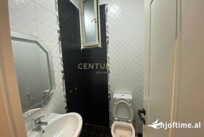 Shtepi ne shitje Apartament ne Tirane, 2+1, Mobilimi E mobiluar, Pagesa 230,000  Euro.